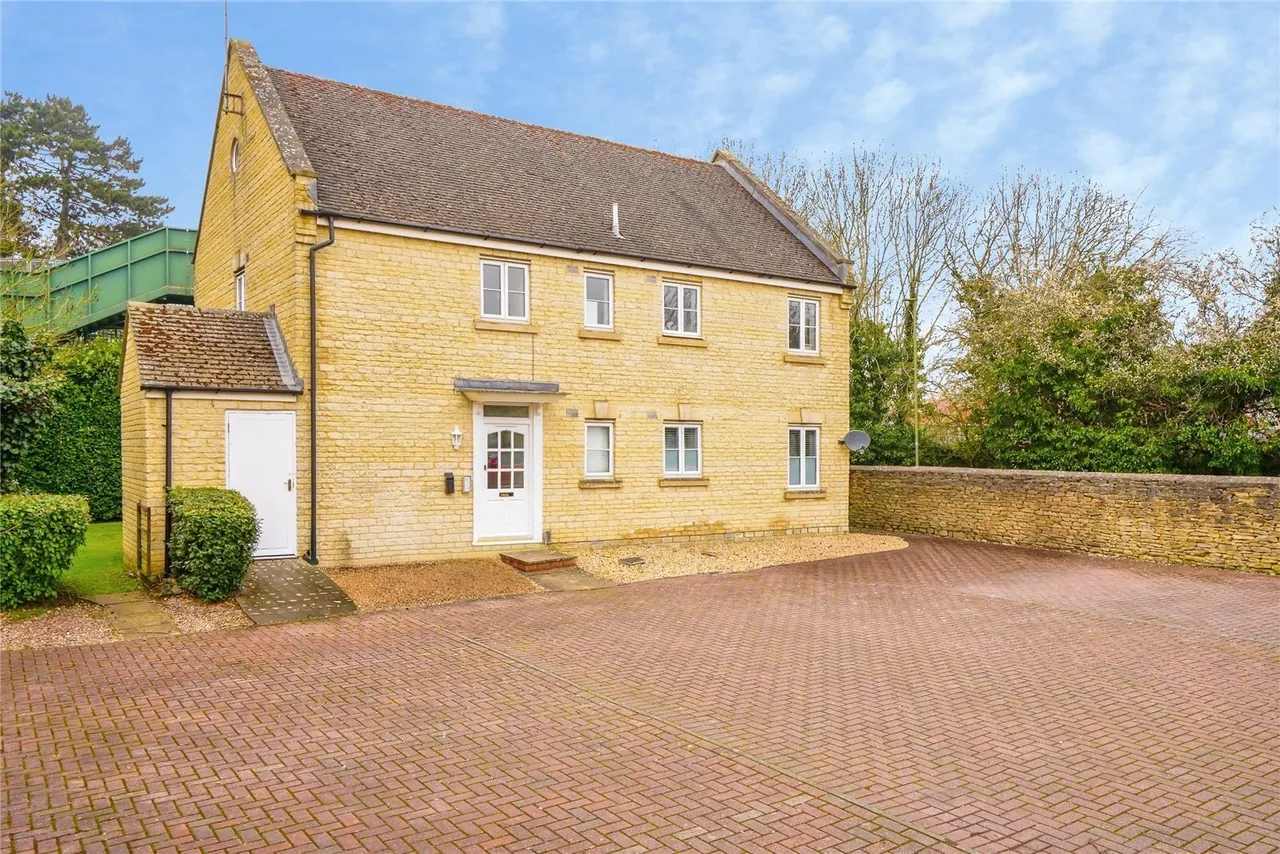 2 bed flat for sale — Corncrake Way, BICESTER, Oxfordshire, OX26