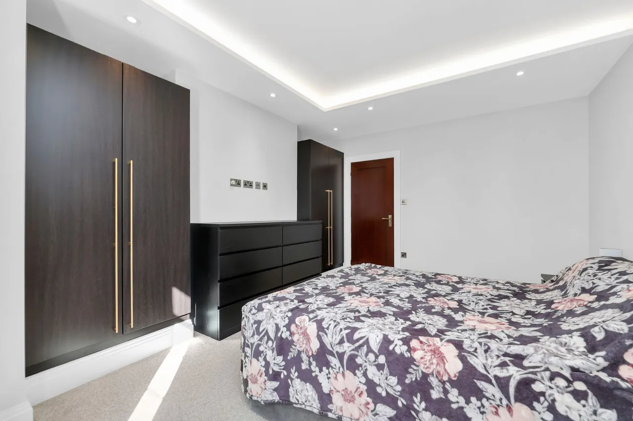 Willesden Lane, London, NW6, photo 11