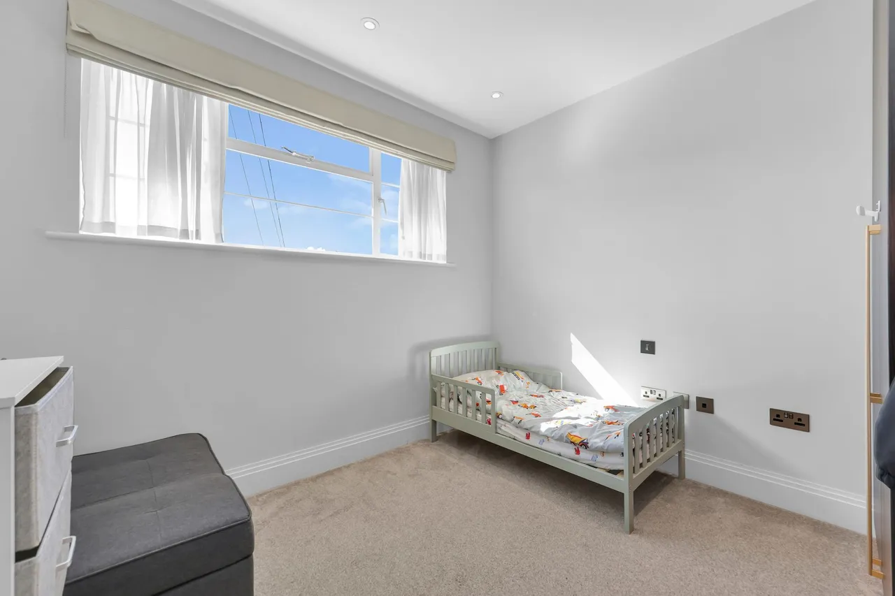 Willesden Lane, London, NW6, photo 12