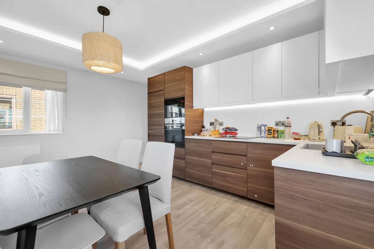 Willesden Lane, London, NW6, photo 9