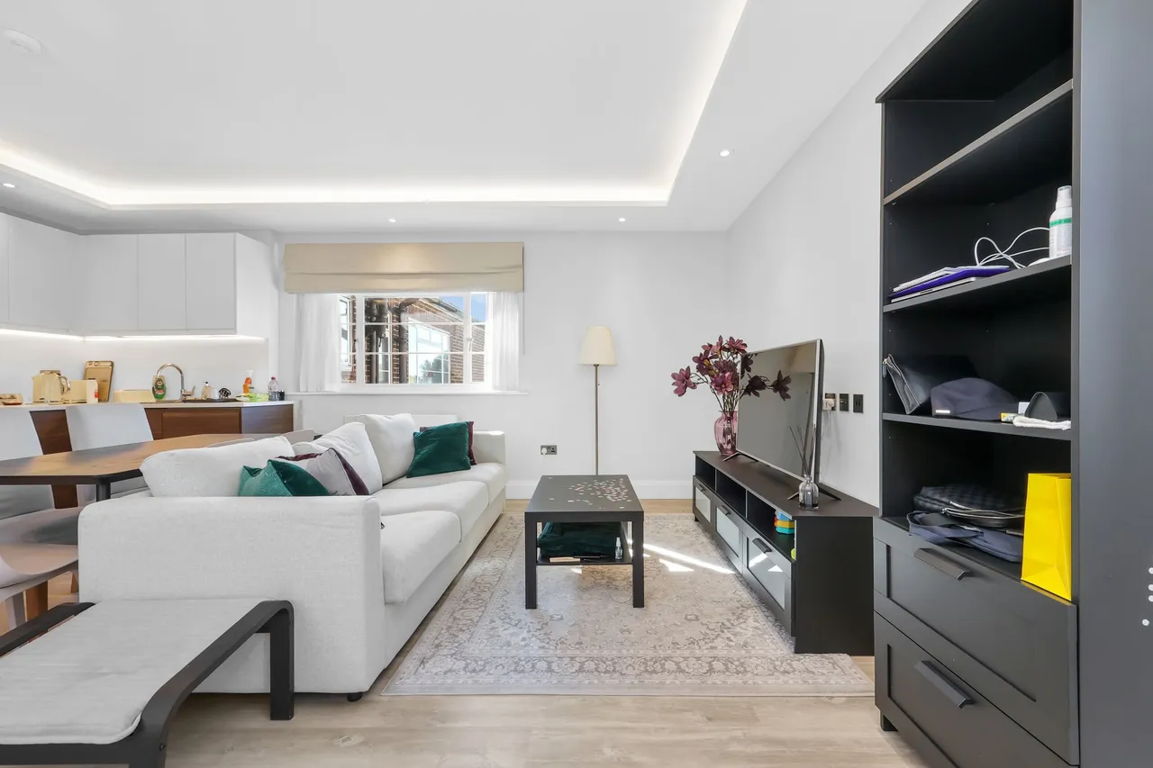 Willesden Lane, London, NW6, photo 6