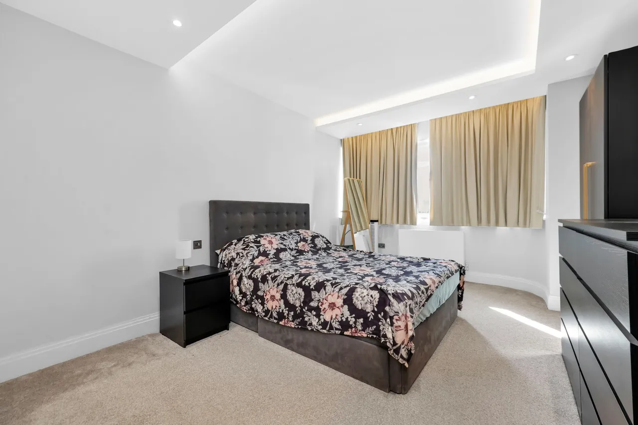 Willesden Lane, London, NW6, photo 4