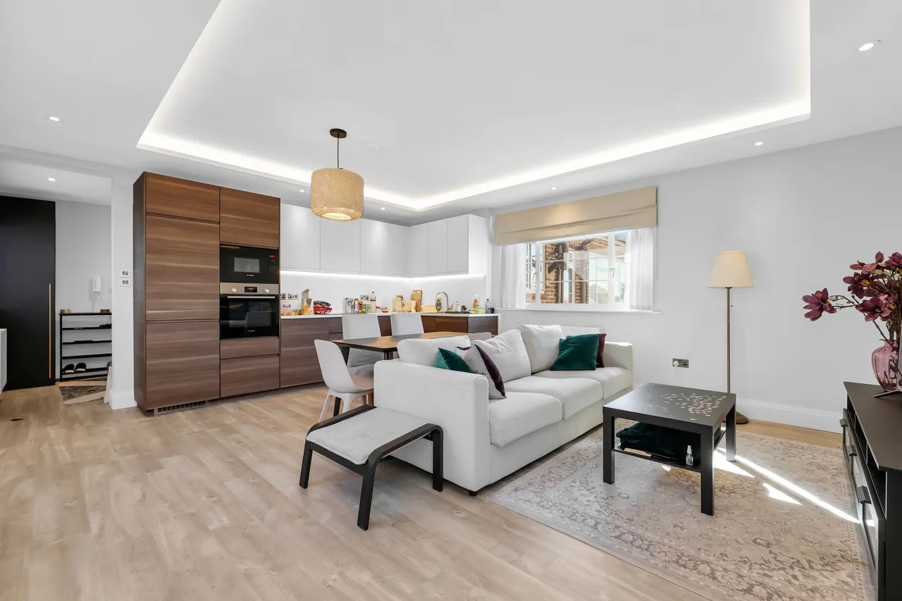 2 bed flat to rent, Willesden Lane, London, NW6