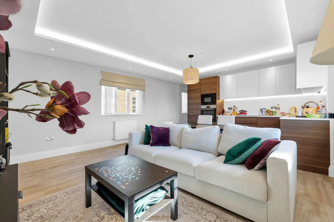 Willesden Lane, London, NW6, photo 5
