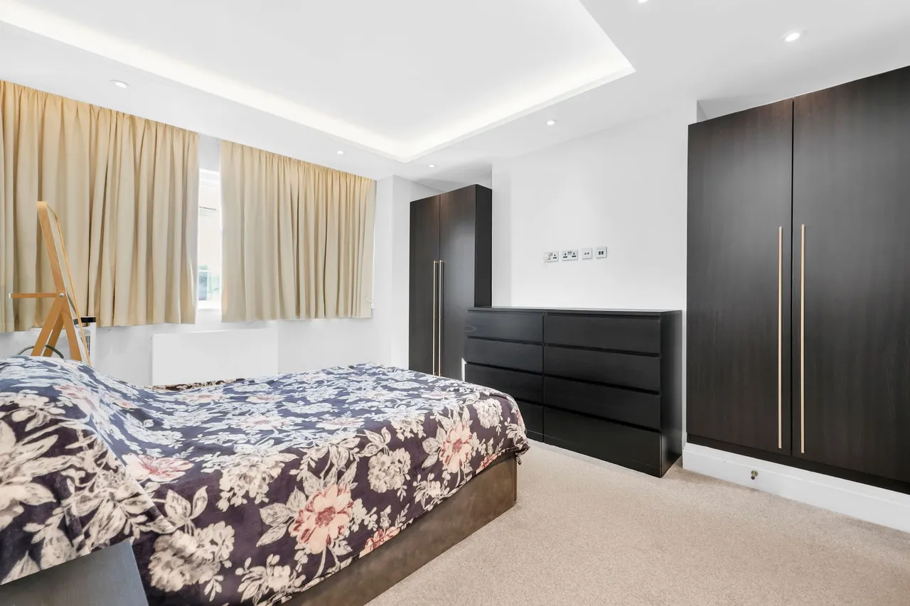 Willesden Lane, London, NW6, photo 10
