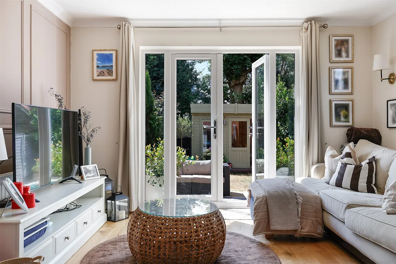 Owen Place, Leatherhead, KT22, photo 2