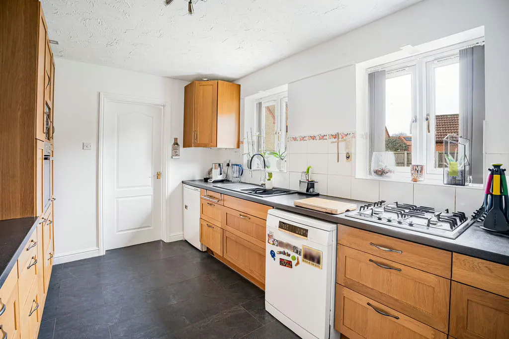 Framlingham Court, Shenley Church End, Milton Keynes, Buckinghamshire, MK5 6HD, photo 5