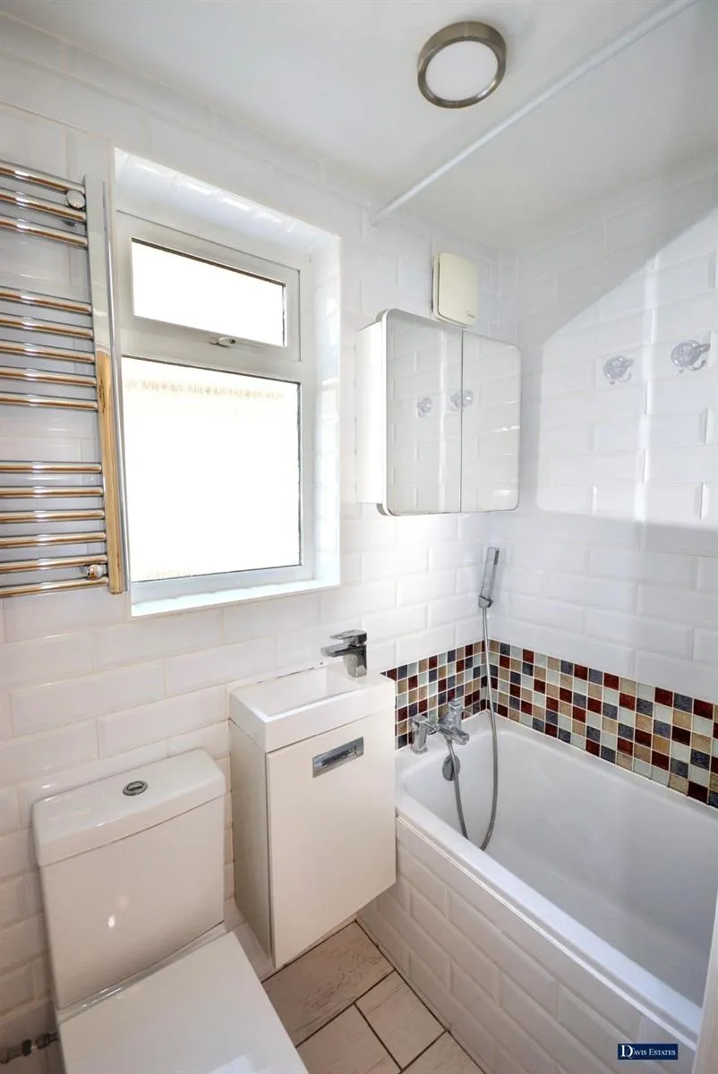 The Crescent, Cranham, Upminster, RM14, photo 9