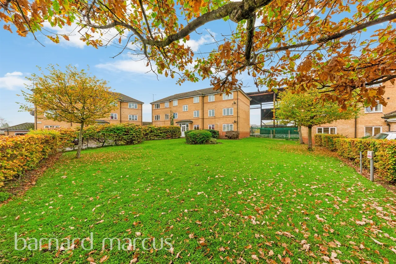 Beaver Close, Morden, photo 9