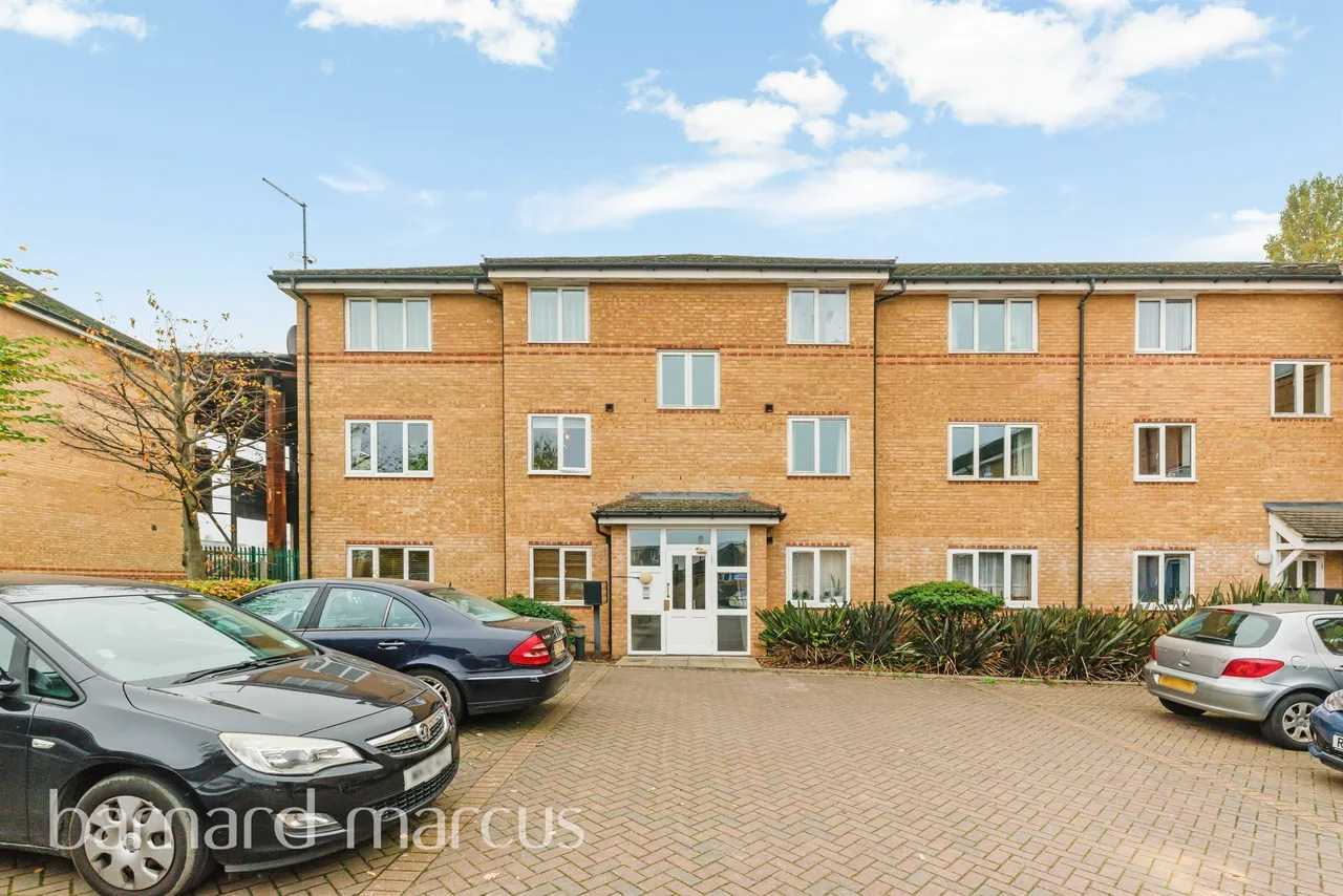 1 bed flat for sale — Beaver Close, Morden