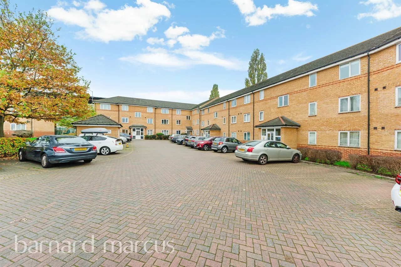 Beaver Close, Morden, photo 8