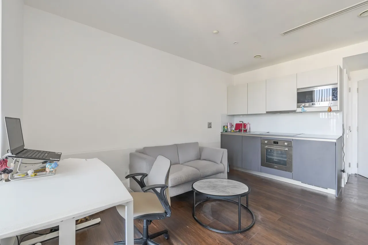 Flat 1210 Maine Tower, 9 Harbour Way, London, photo 6