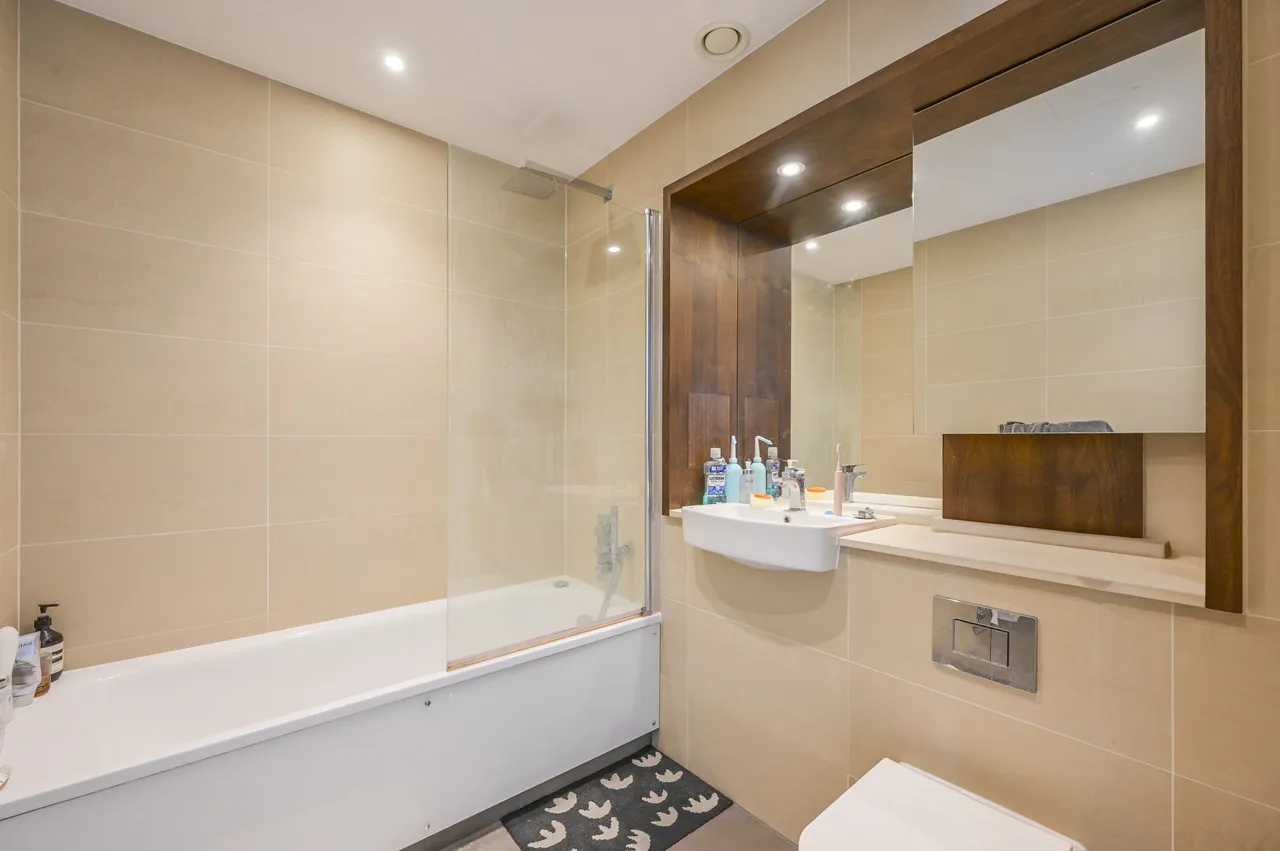 Flat 1210 Maine Tower, 9 Harbour Way, London, photo 4