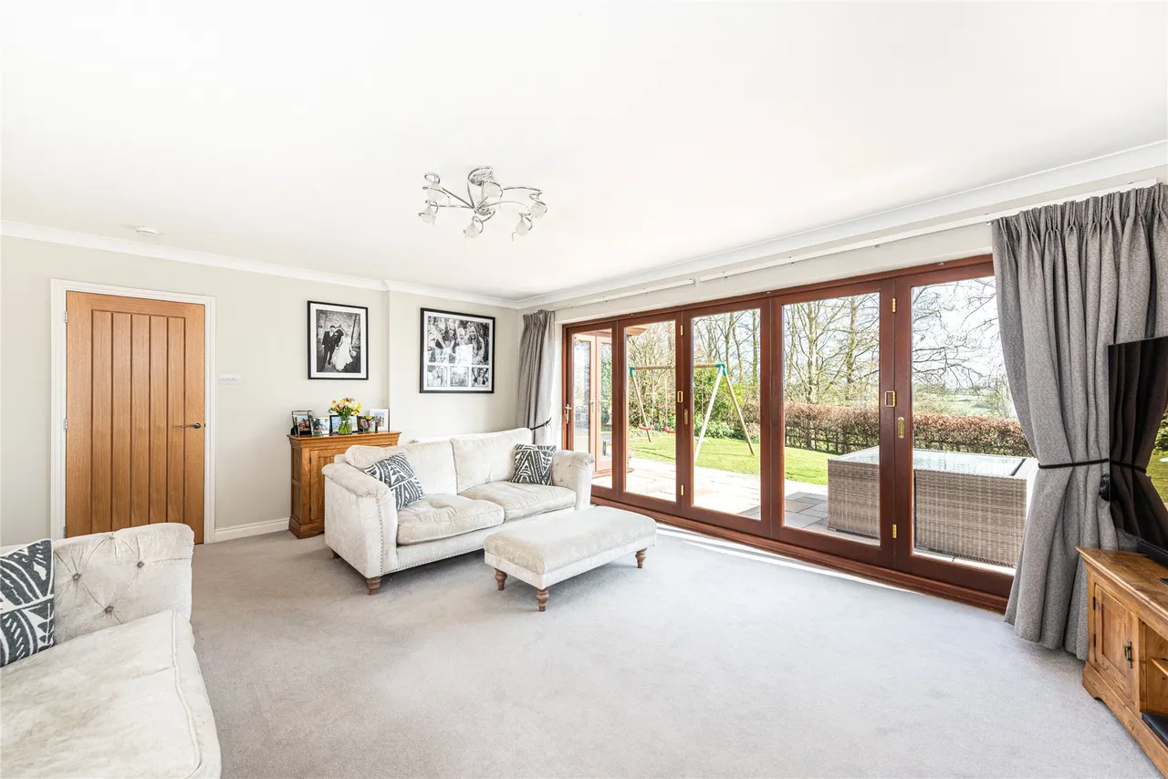 Manor Farm Cottage, Pitchcott, HP22, photo 3