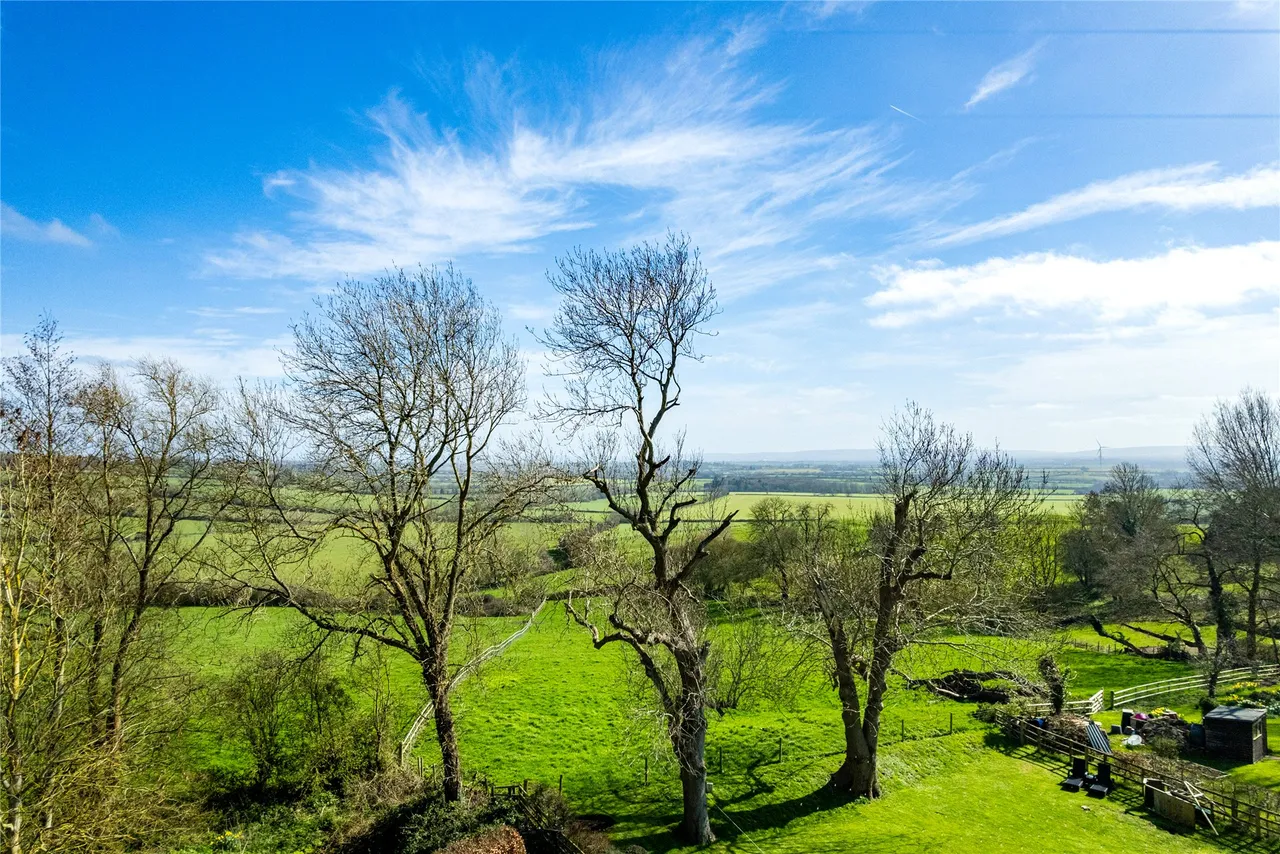 Manor Farm Cottage, Pitchcott, HP22, photo 2
