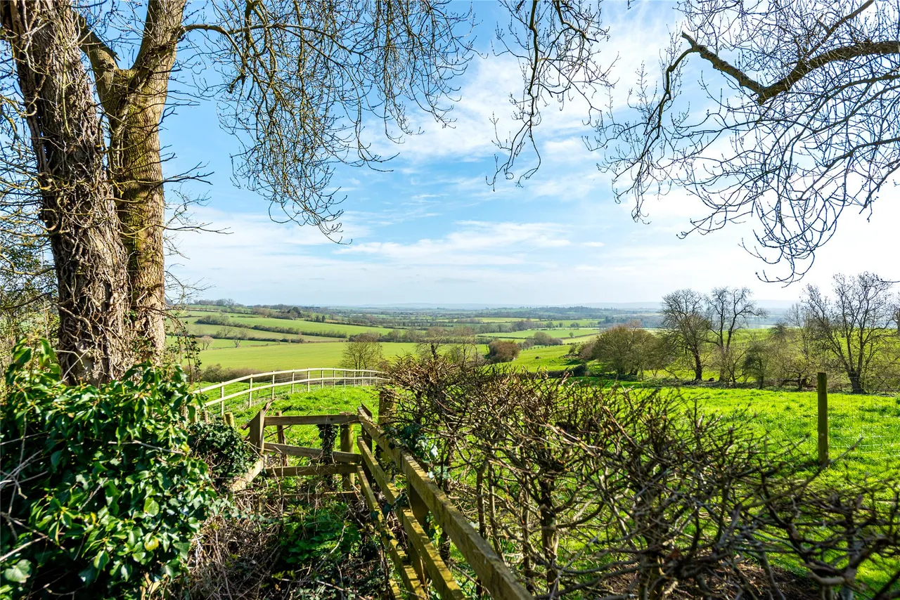 Manor Farm Cottage, Pitchcott, HP22, photo 9