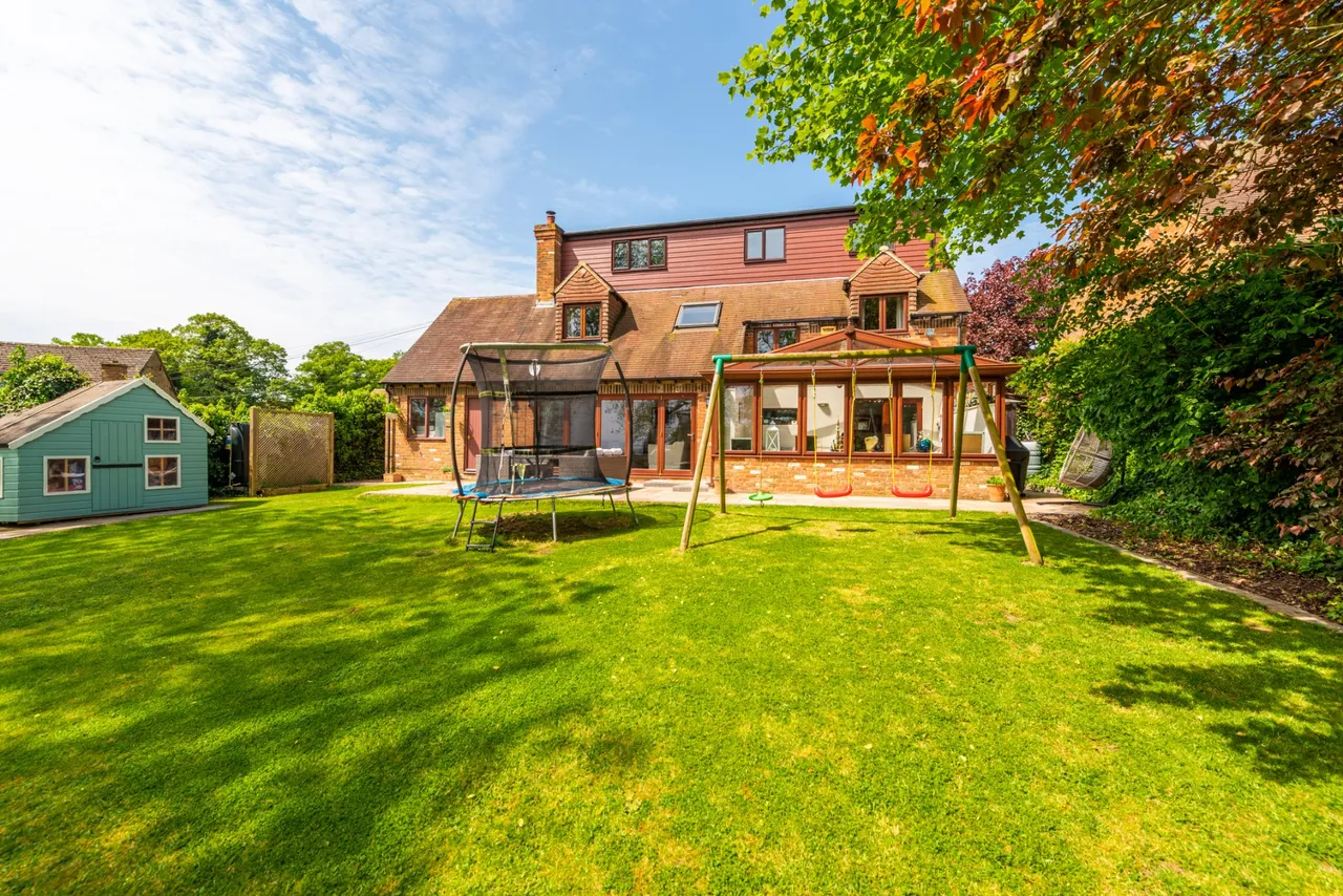 Manor Farm Cottage, Pitchcott, HP22, photo 22