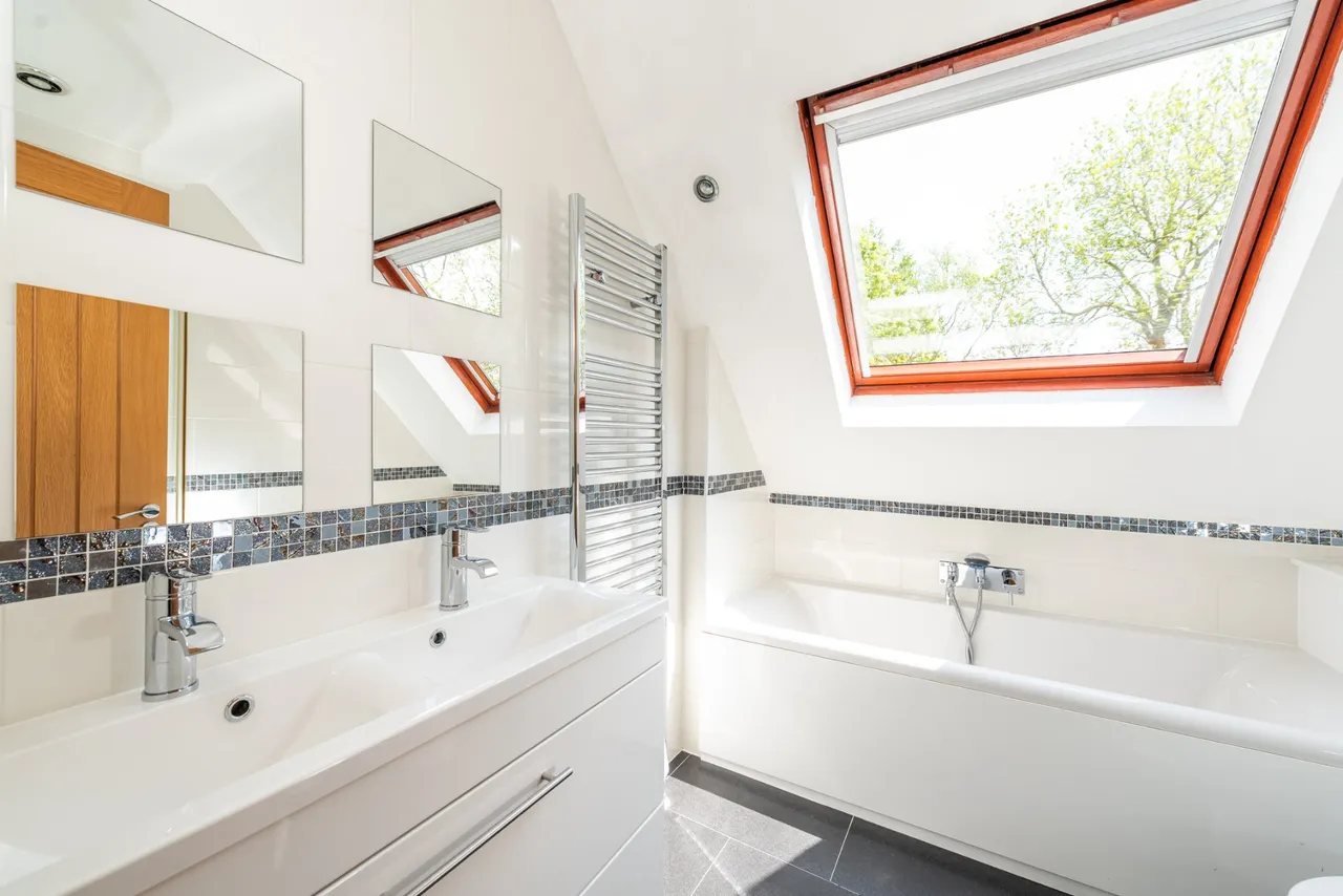 Manor Farm Cottage, Pitchcott, HP22, photo 15