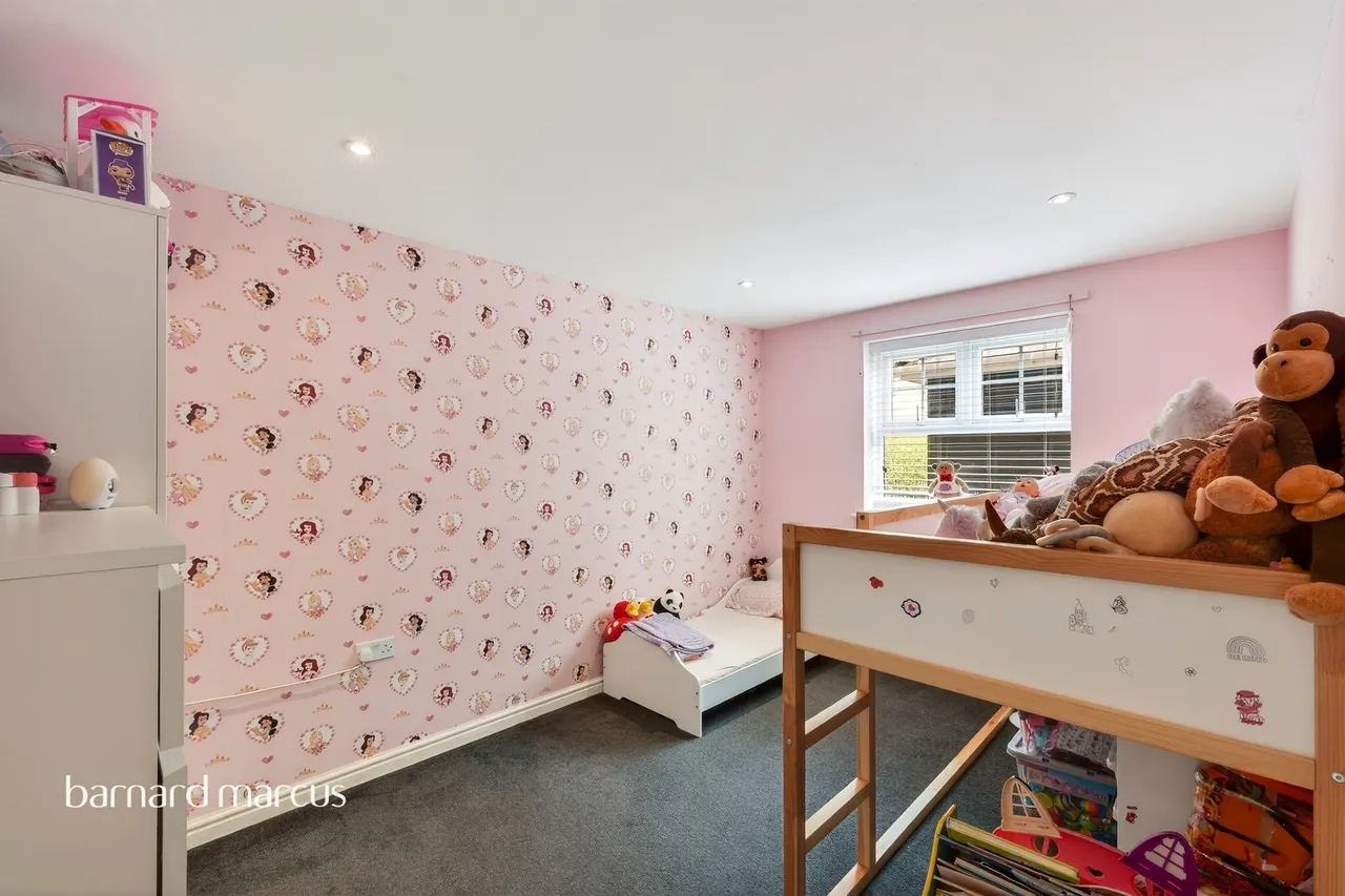 Wesley Place, Epsom, KT18, photo 9
