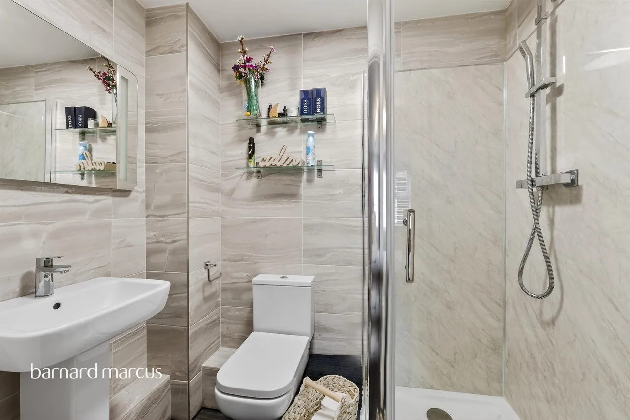 Wesley Place, Epsom, KT18, photo 8