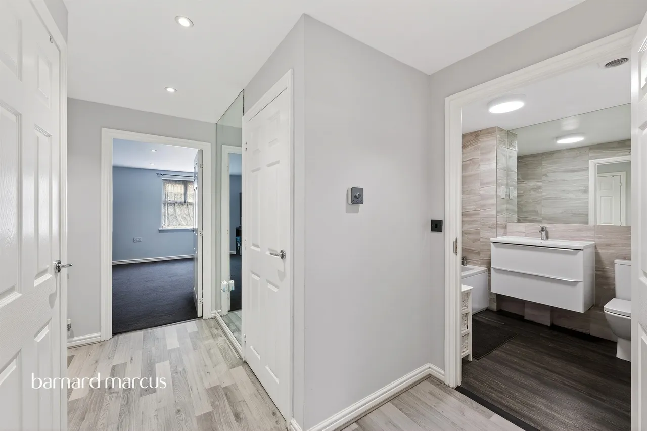 Wesley Place, Epsom, KT18, photo 4