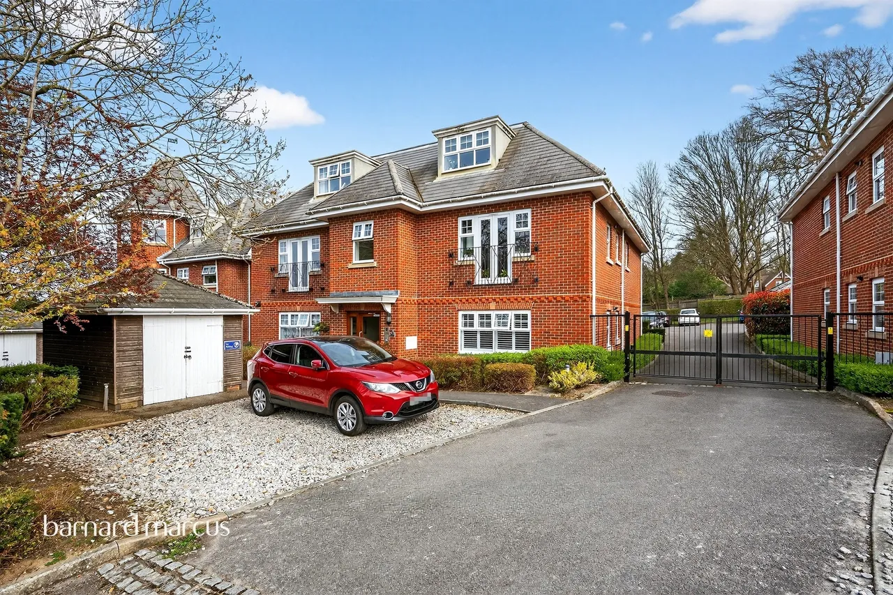 Wesley Place, Epsom, KT18, photo 5