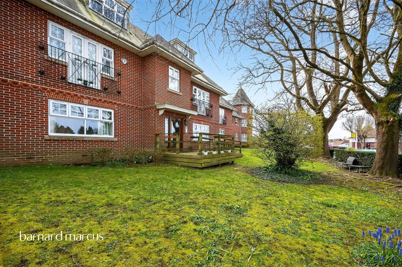 Wesley Place, Epsom, KT18, photo 6