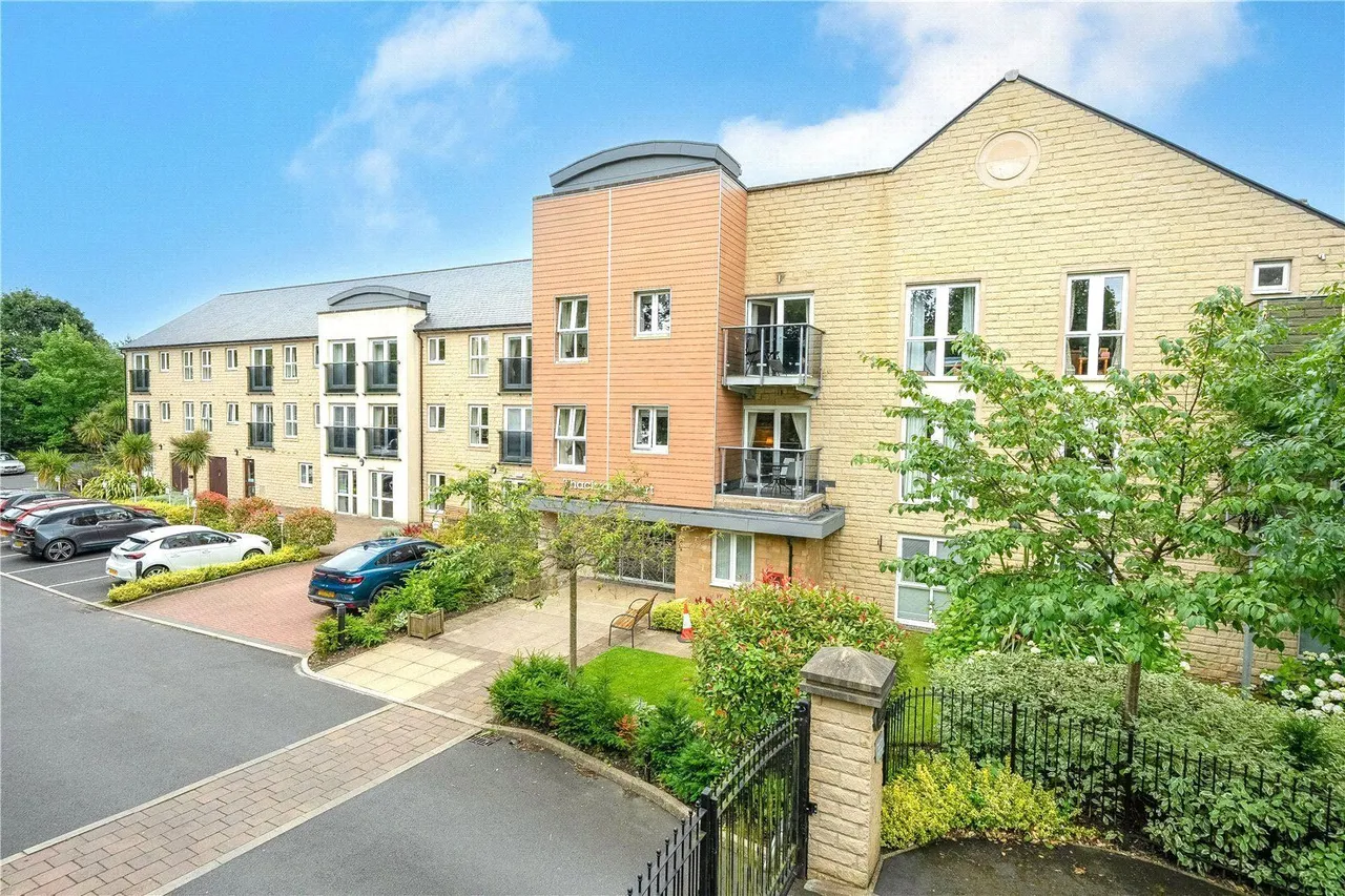 1 bed flat for sale, Squirrel Way, Leeds, LS17