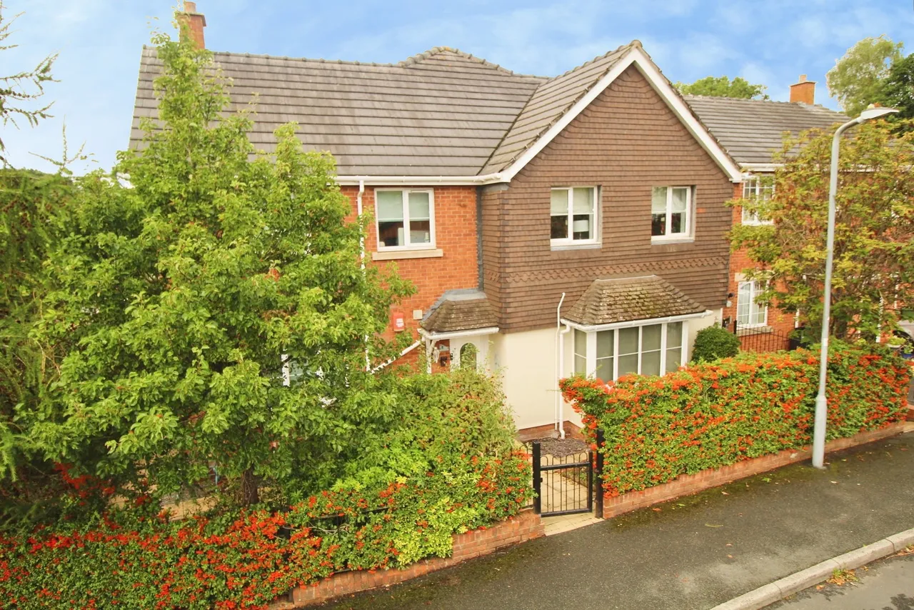 2 bed flat for sale — Swan Close, Blakedown, Kidderminster, DY10 3JU