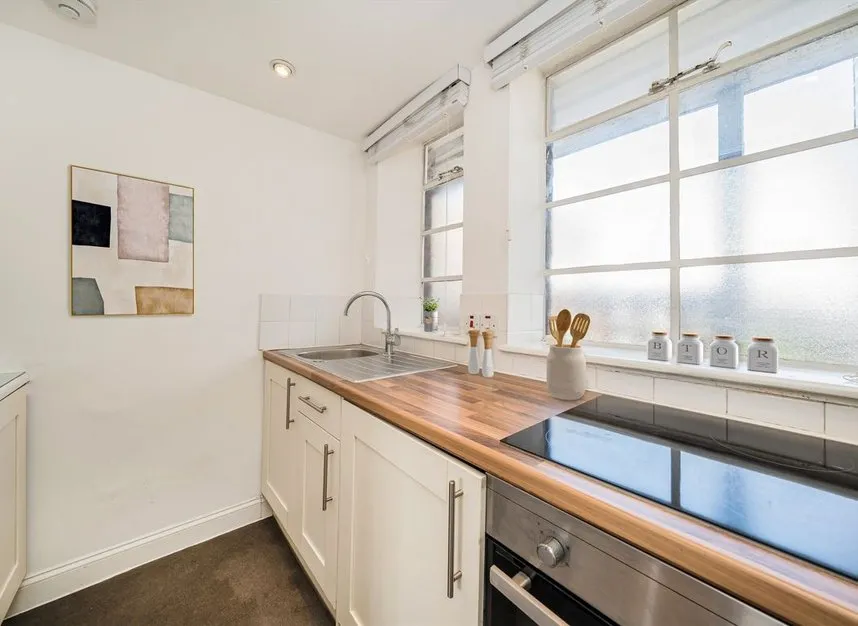 Shepherds Bush Road, Hammersmith, W6, photo 3
