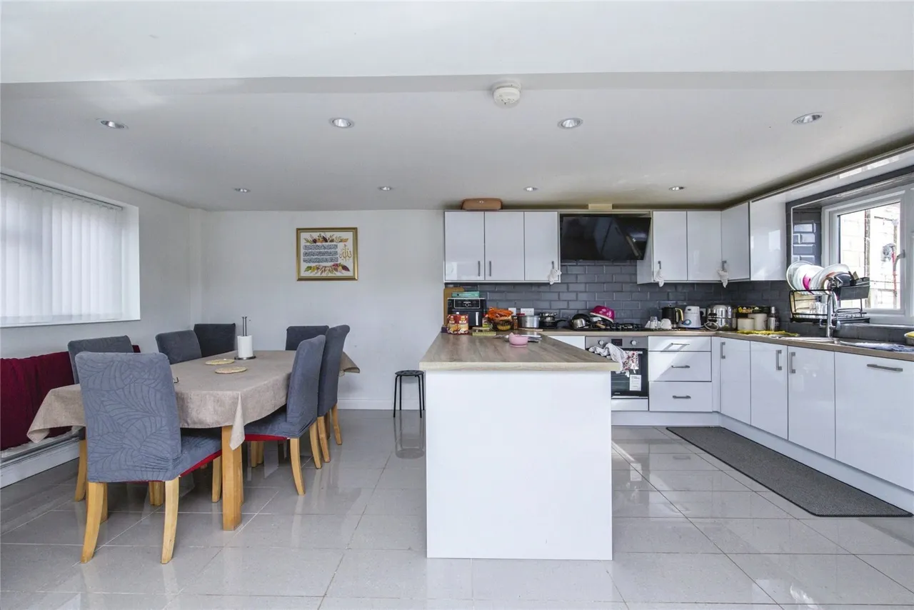 Smithy Close, Clifton, Nottingham, NG11, photo 3