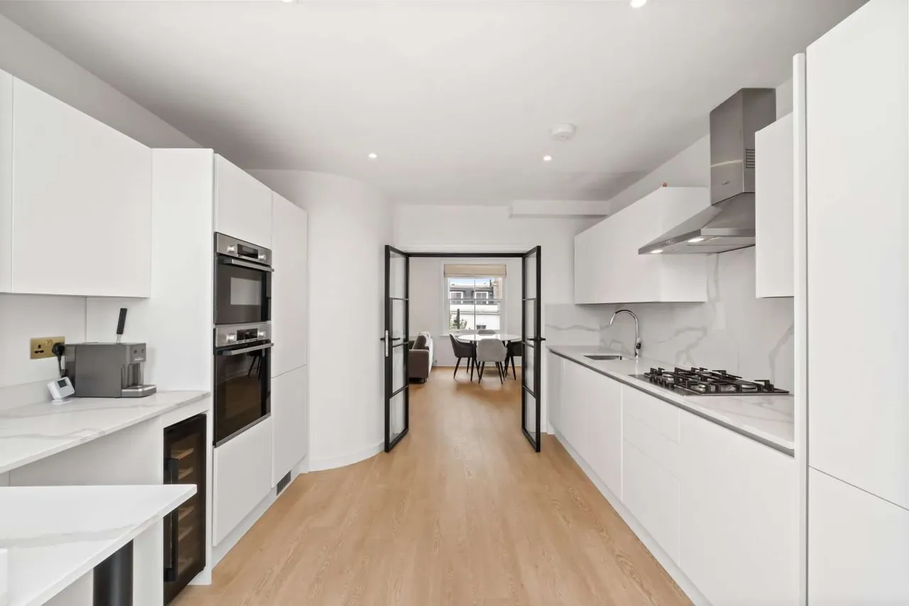 2 bed flat for sale — St. John's Hill, London, SW11 1SH