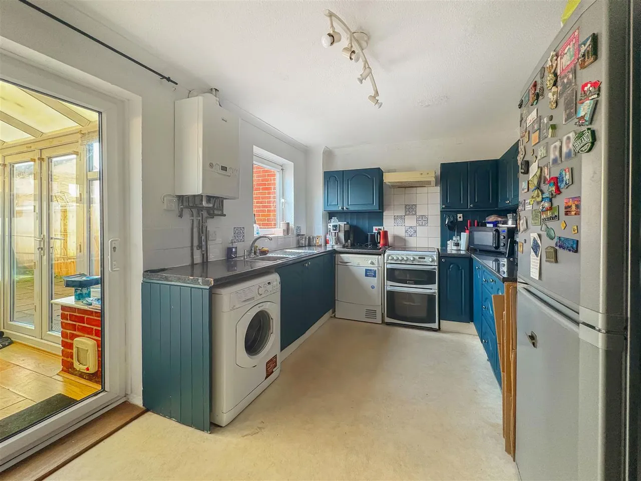 Douglas Close, Ford, photo 5