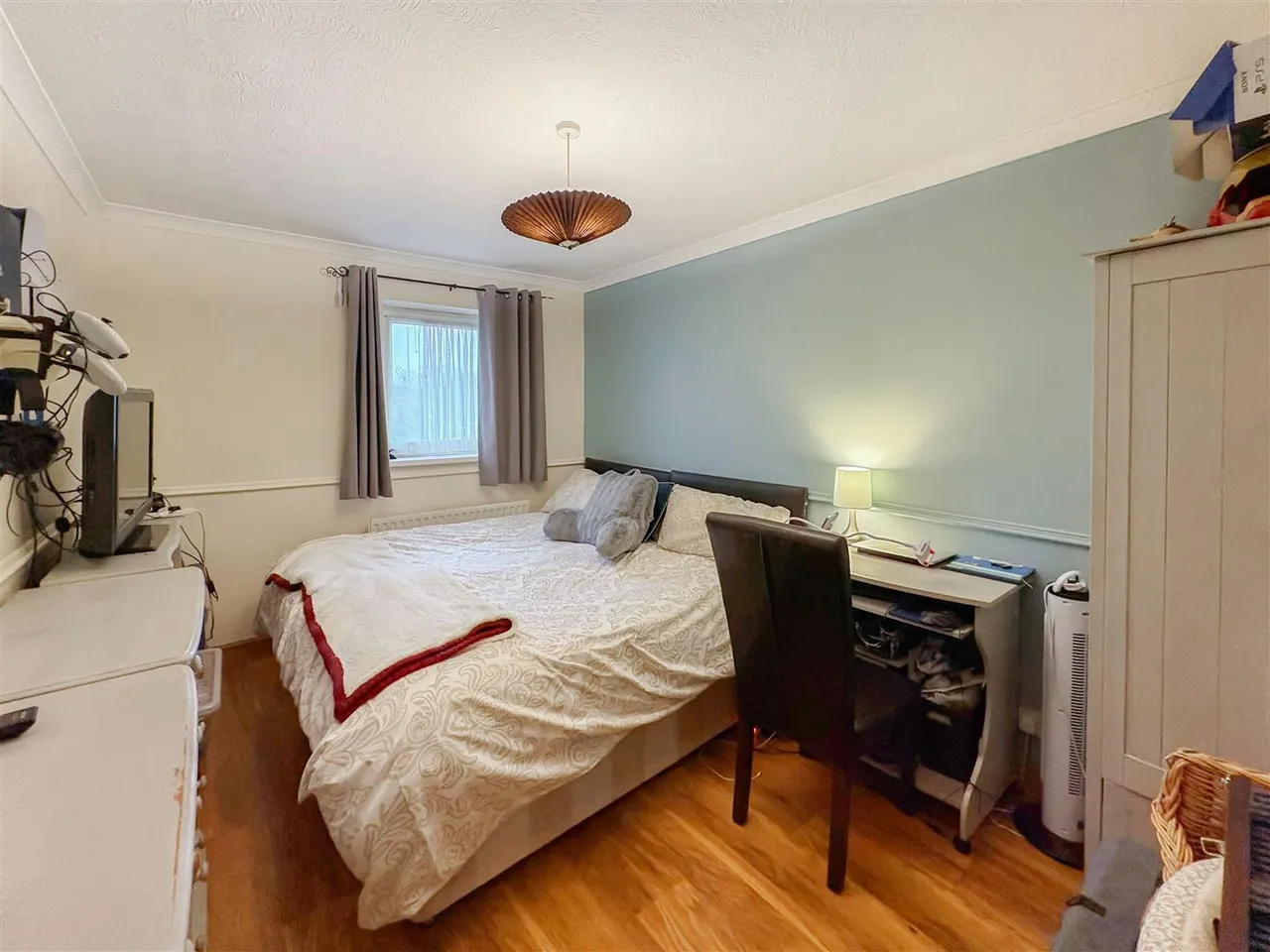 Douglas Close, Ford, photo 8