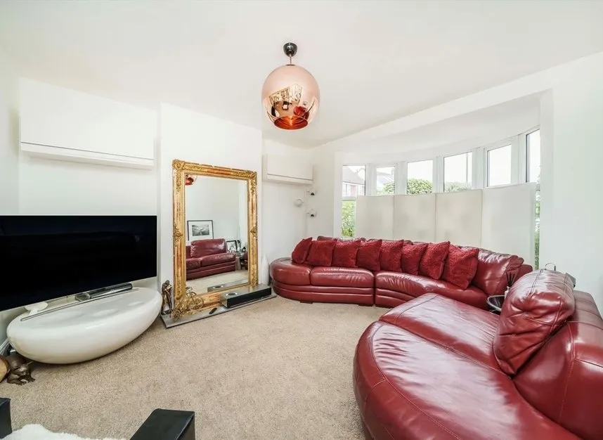 Pound Close, Long Ditton, KT6, photo 2