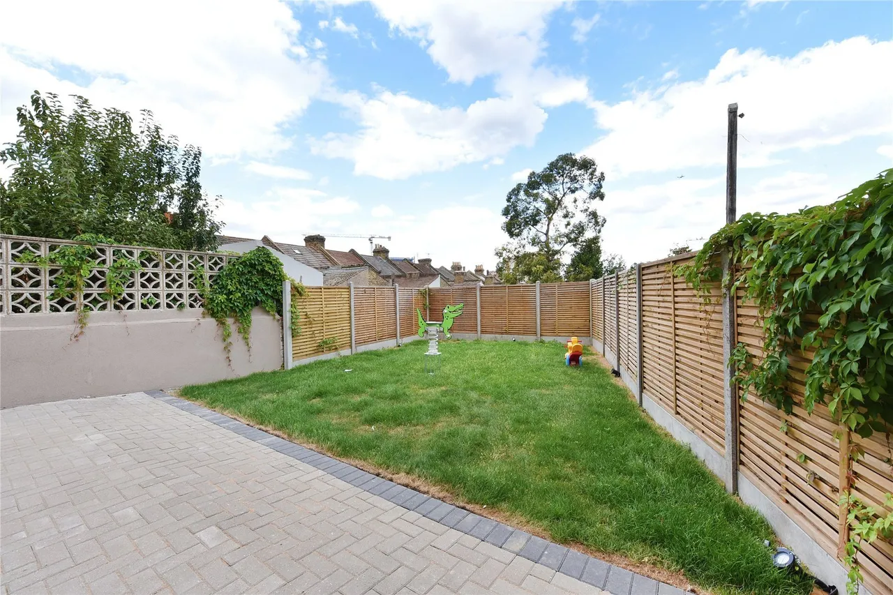 Plumstead High Street, Plumstead, London, SE18, photo 11