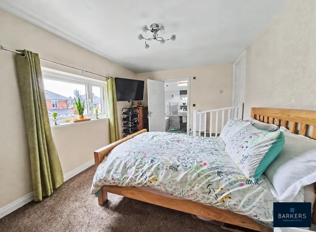 Leeds Road, Dewsbury WF12 7HQ, photo 11