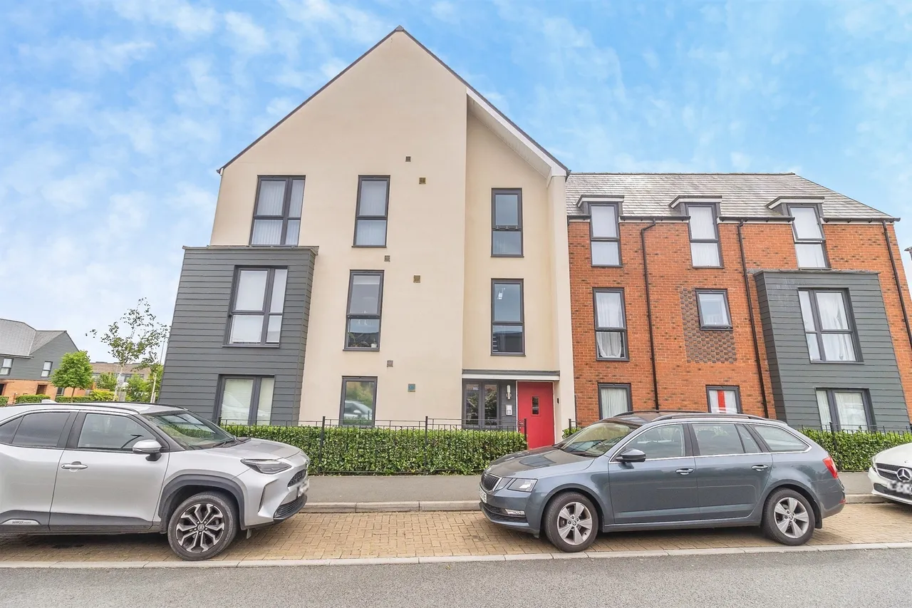 2 bed flat for sale — Vanguard Circle, Brooklands, Milton Keynes
