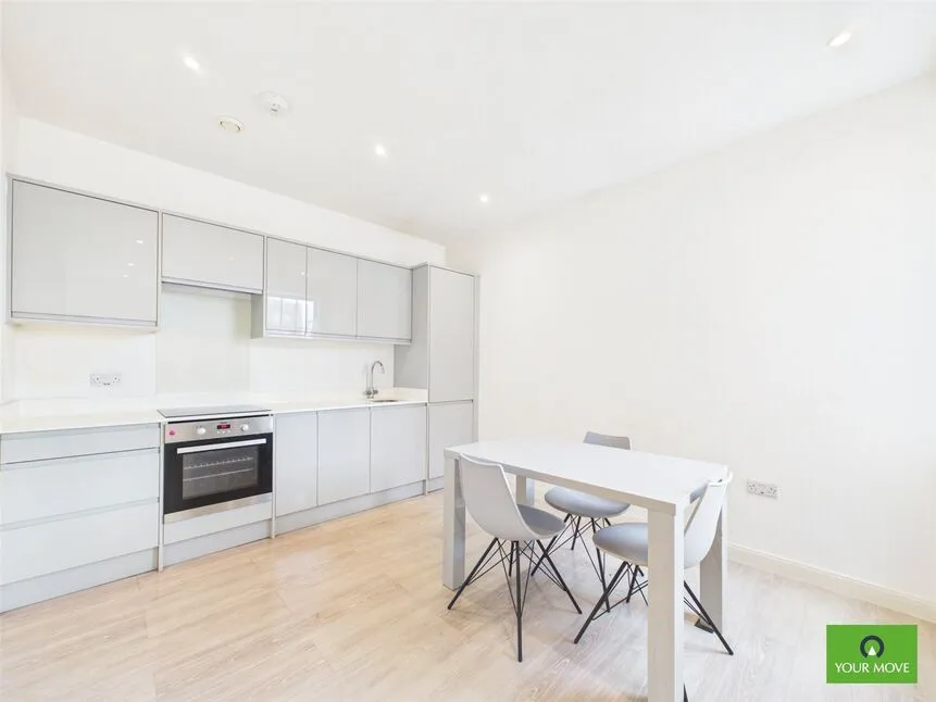 property to rent, High Street, Hornchurch, RM12