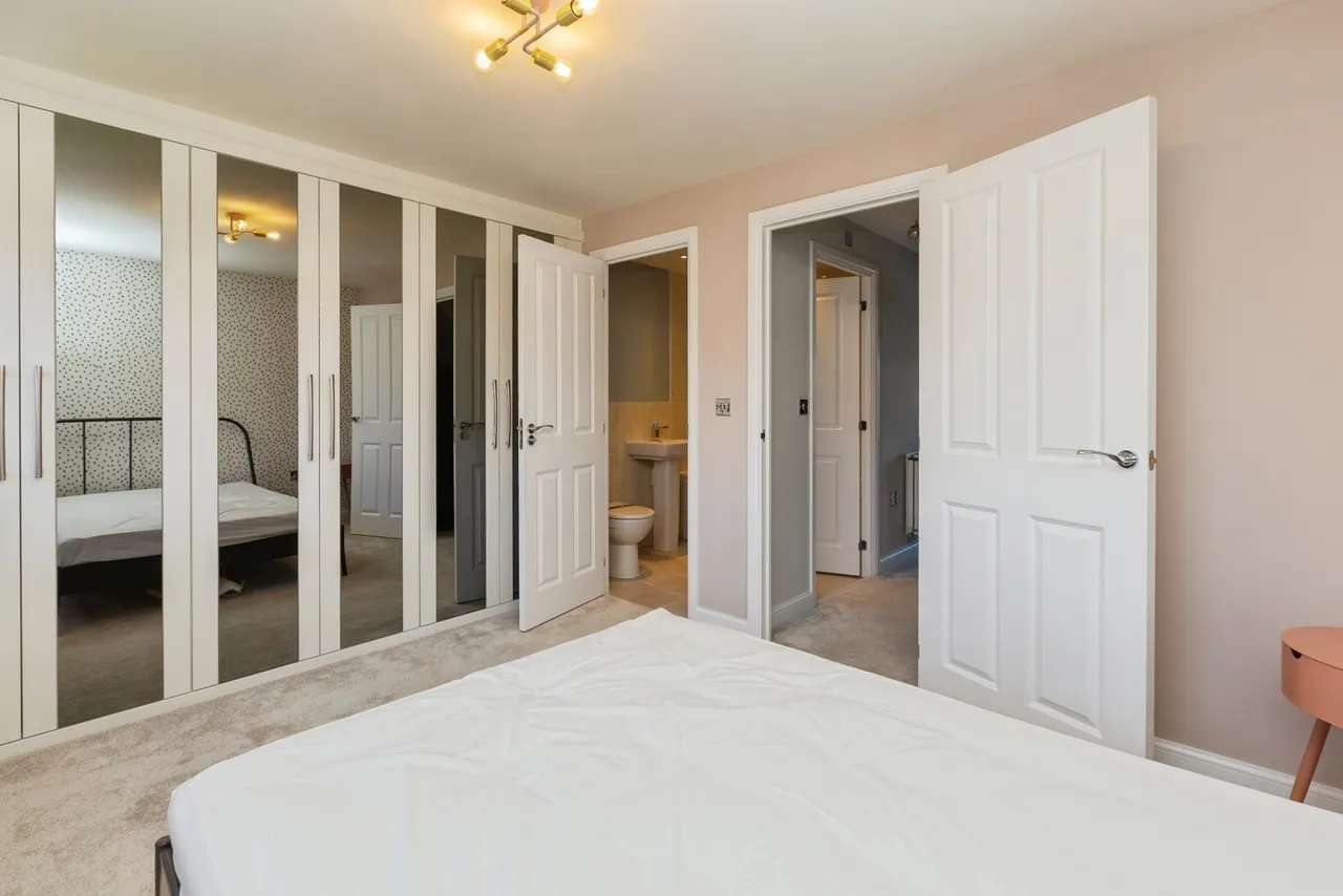 Bobby Road, Broughton, Aylesbury, Buckinghamshire, HP22, photo 6