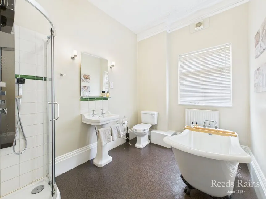 Esplanade Road, Scarborough, YO11, photo 12