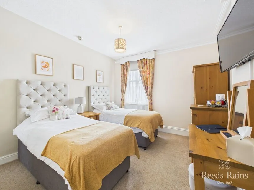 Esplanade Road, Scarborough, YO11, photo 7