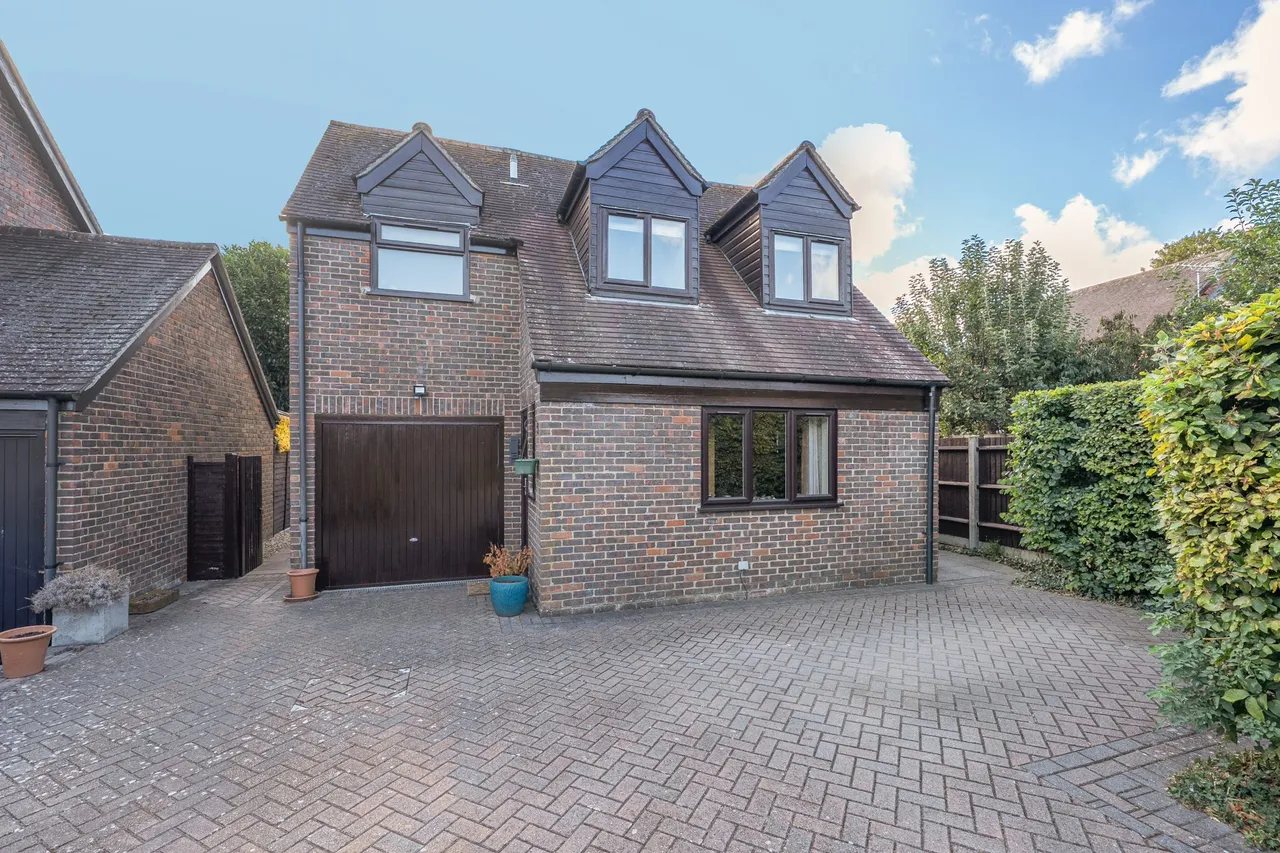 Angel Meadows, Odiham, Hook, RG29 1AR, photo 14
