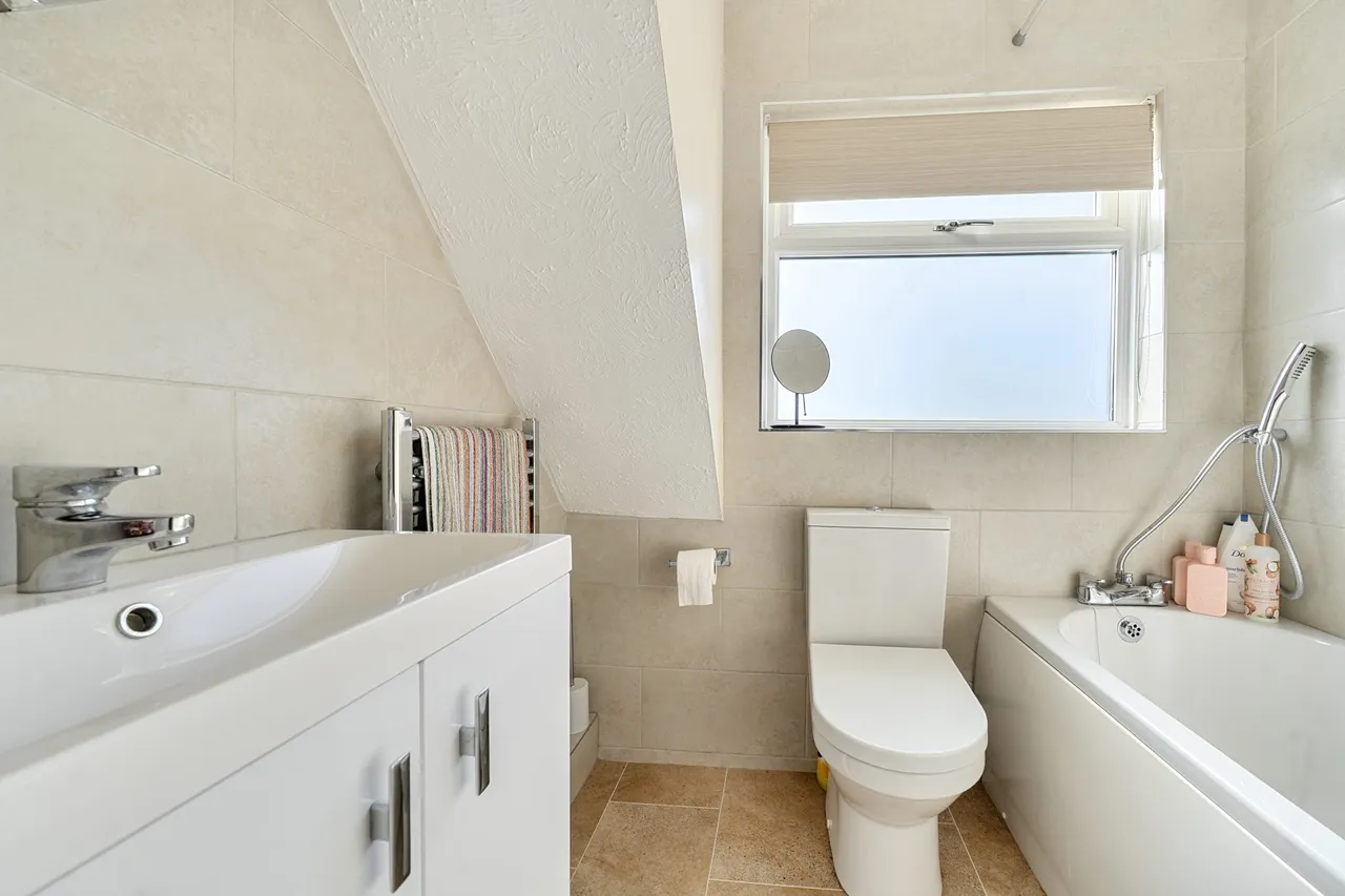 Angel Meadows, Odiham, Hook, RG29 1AR, photo 9