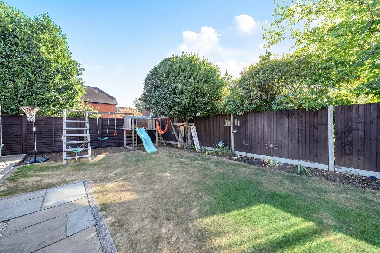 Angel Meadows, Odiham, Hook, RG29 1AR, photo 12
