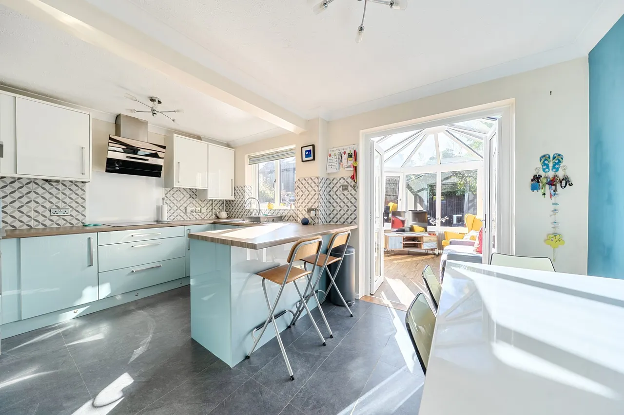 Angel Meadows, Odiham, Hook, RG29 1AR, photo 2