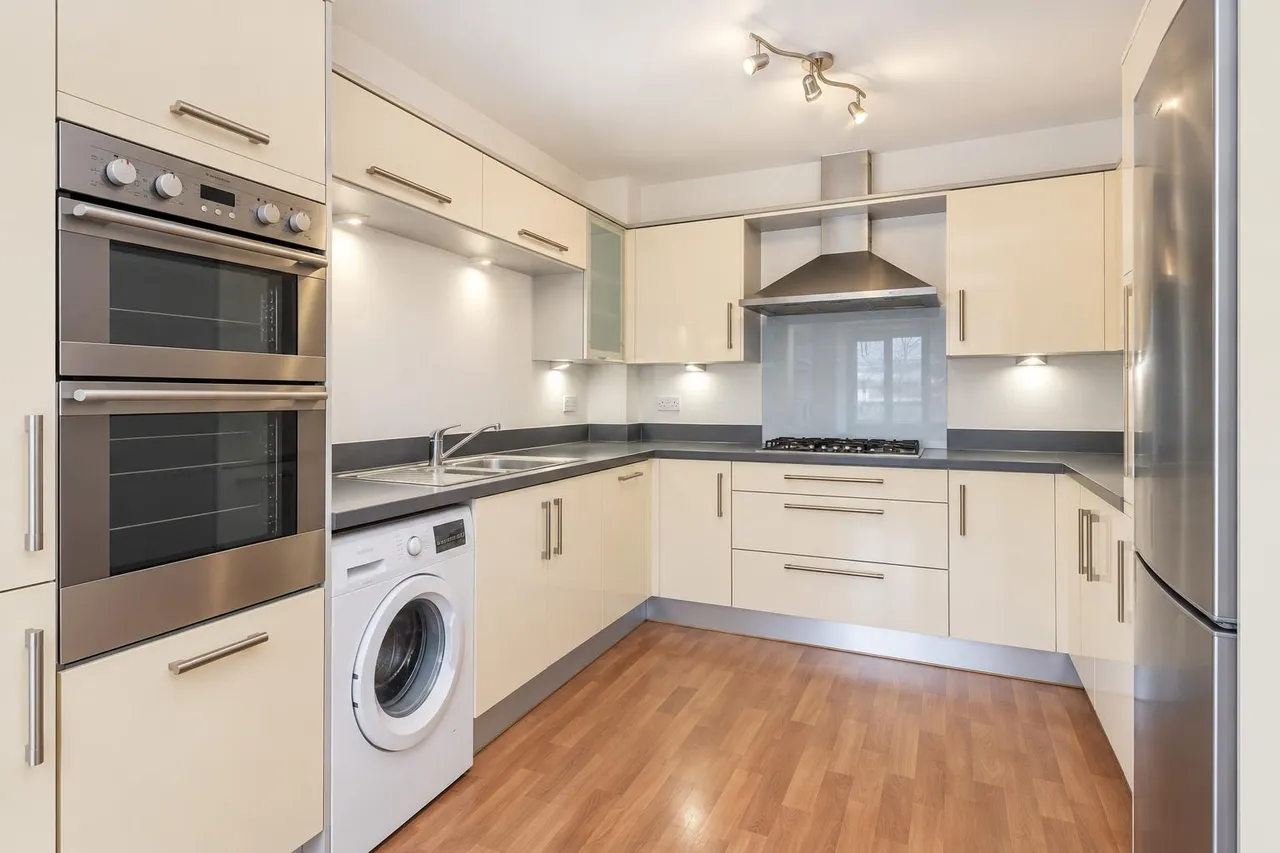 Fairwater Drive, Shepperton, TW17, photo 4