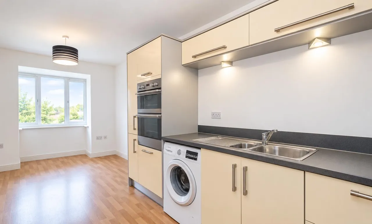 Fairwater Drive, Shepperton, TW17, photo 5