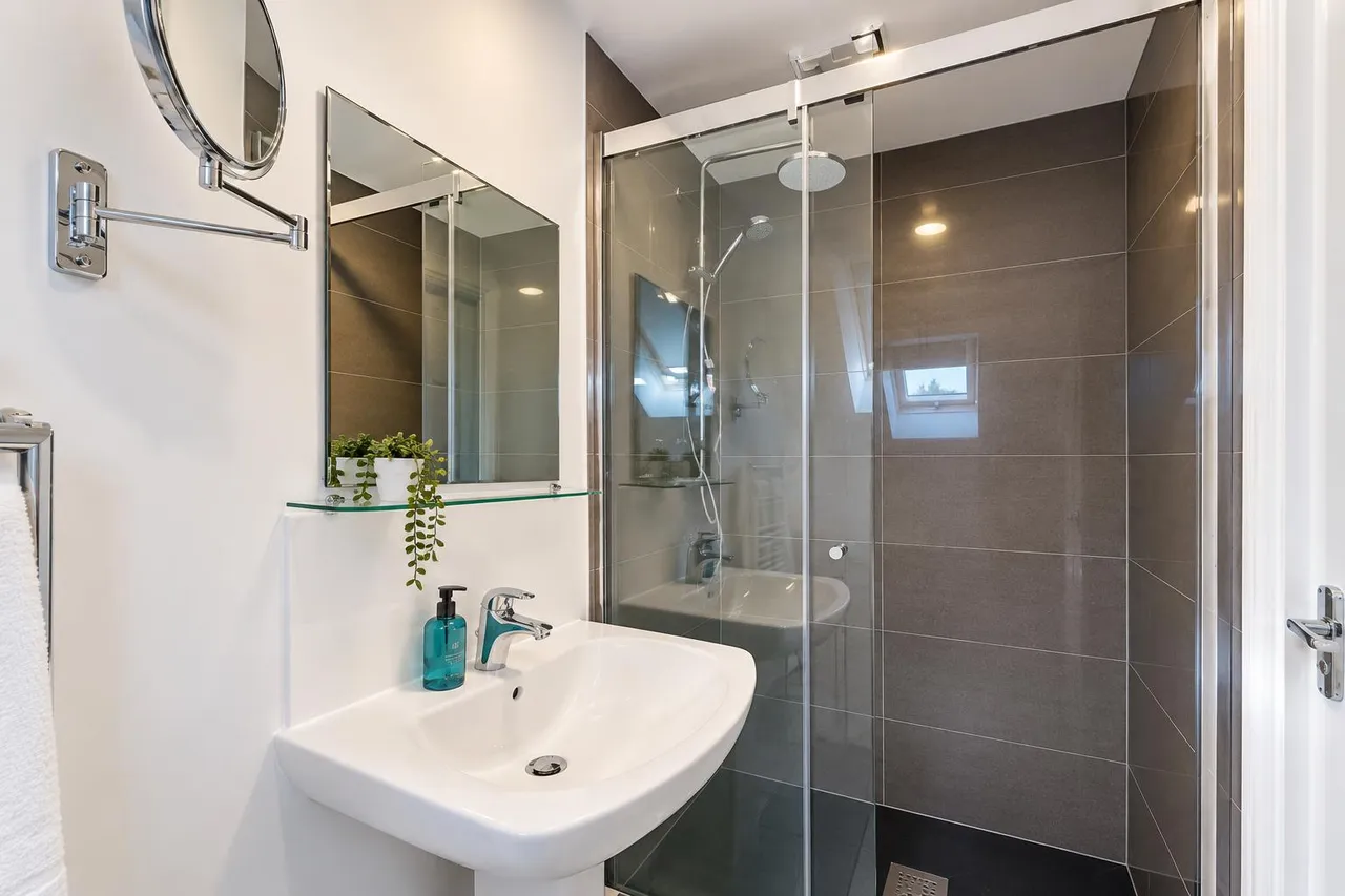 Fairwater Drive, Shepperton, TW17, photo 15