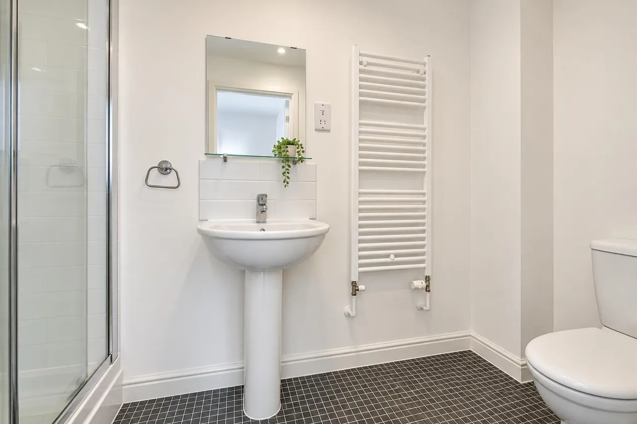 Fairwater Drive, Shepperton, TW17, photo 9